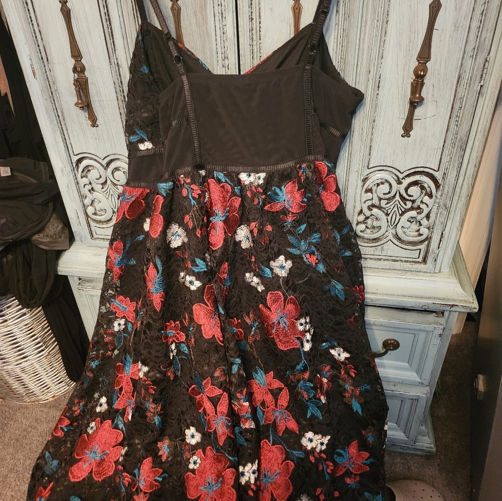 Torrid embroidered lace cocktail dress 2 - Picture 6 of 7